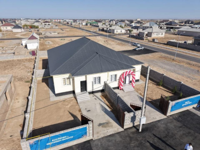 Социальная поддержка: в Туркестане семьям вручили ключи от нового жилья