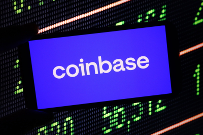Криптобиржа Coinbase сократит 14% сотрудников на&nbsp;фоне развития ИИ