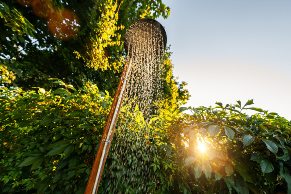 Строительство летнего душа на даче: 7 шагов от проекта до правильного слива