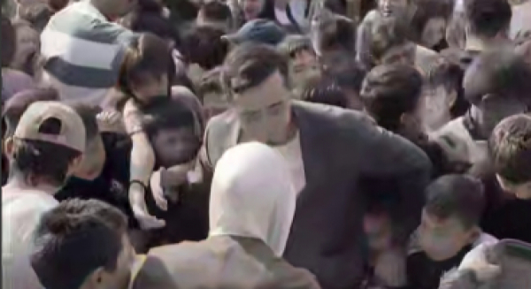 Давка из-за бесплатной раздачи еды произошла в Алматы