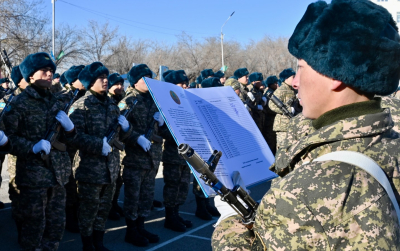 В Конаеве прошла церемония принятия присяги солдатами осеннего призыва
