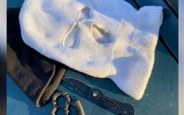 Нож, кастет и маску случайно нашли полицейские у парней в Актобе