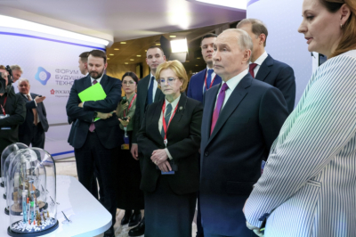 Путину показали устройство для мгновенного &laquo;чтения&raquo; ДНК