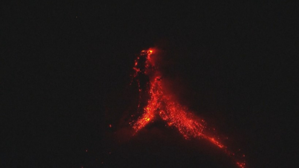 Извержение вулкана Майон: власти Филиппин эвакуируют 30 тыс. человек