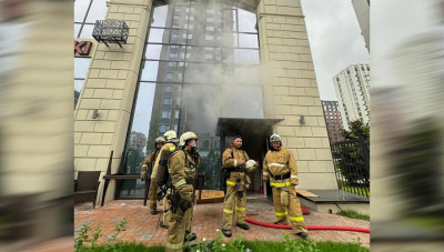 Пожарные не дали огню полностью разрушить кафе в Алматы