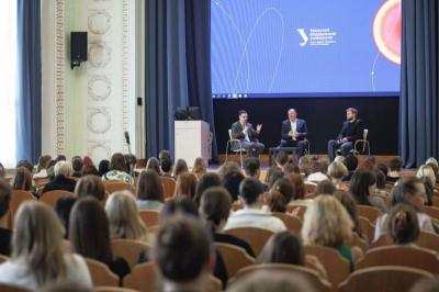 Пранкер Лексус научил екатеринбургских студентов распознавать фейки и манипуляции в интернете
