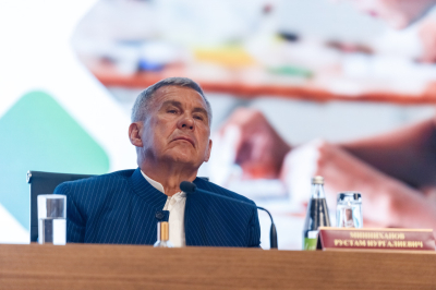 Минниханов на&nbsp;просьбу Магдеева: &laquo;Строить больницу без кадров невозможно&raquo;