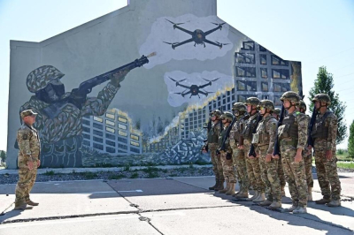 Казахстанских военнослужащих учат противостоять беспилотникам