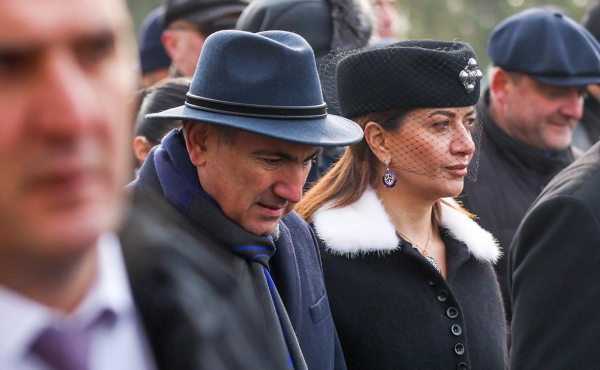 Супруга Пашиняна объявила о завершении их гражданского брака