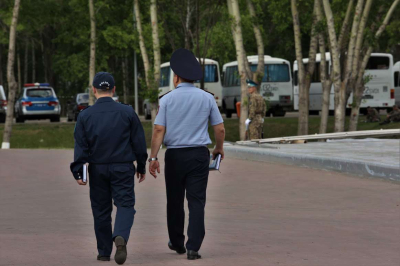 Какое наказание грозит за нападение на полицейского, рассказали в МВД