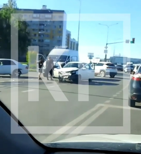 Сильно смят капот: серьезное ДТП между двумя легковушками произошло на перекрестке в Салават Купере 01/07/2026 &ndash; Новости
