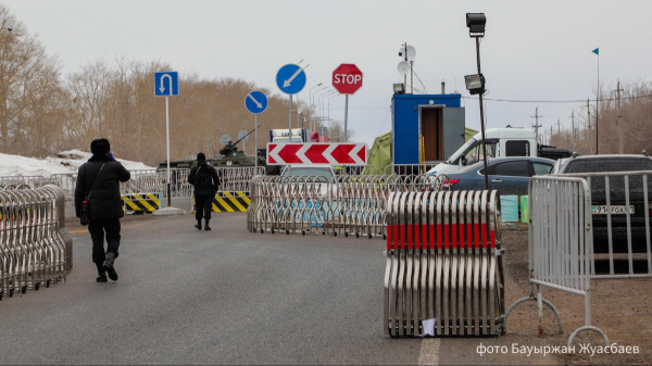 Китай временно закрывает автомобильные пункты пропуска с Казахстаном