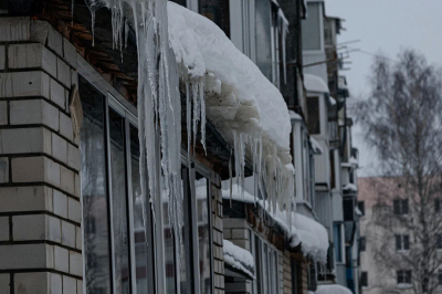 &laquo;Это не просьба&raquo;: в Челнах требуют очистить крыши 13 домов