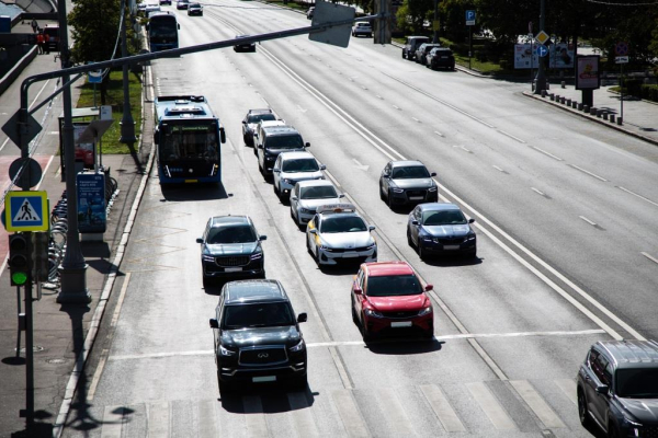 На внешней стороне МКАД у Бусиновской эстакады временно ограничили движение