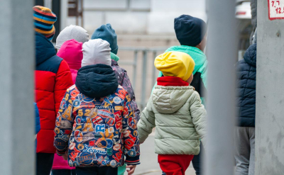 Путин поручил продлить работу детсадов, чтобы не мешать матерям работать