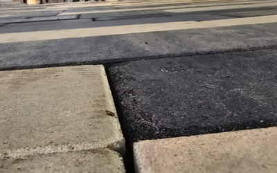 Чуть не убилась - актюбинцы высказались о неровной плитке