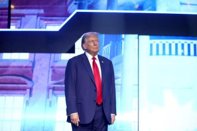 Стрелявший на приеме с Трампом оказался учителем из Калифорнии, информирует CNN