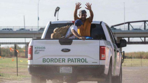 В Техасе разрешили арестовывать и сажать мигрантов