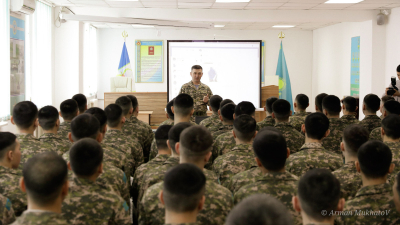 Казахстанцы, отслужившие в армии, получат квоту при поступлении в колледжи и училища