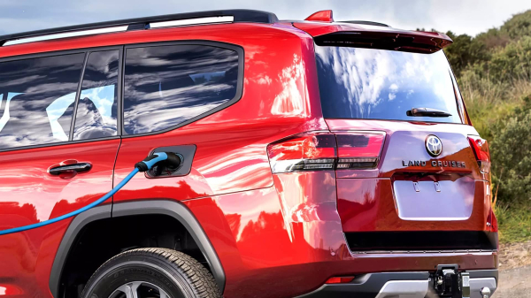 У Toyota Land Cruiser 300 может появиться порт для зарядки