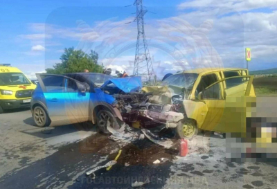 Kia выехала на встречку и врезалась в Renault в Татарстане - один человек погиб