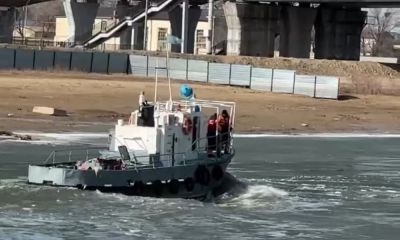 Атырауский ДЧС ломает лёд на Урале