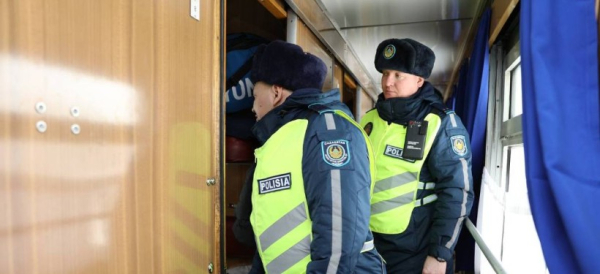 Более 500 пьяных пассажиров сняли с поездов за 10 месяцев транспортные полицейские в Казахстане