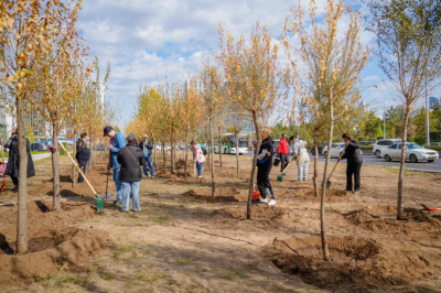 В Астане прошла масштабная экологическая акция по посадке деревьев