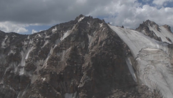Специалисты изучают новые ледниковые озера в горах Алматы