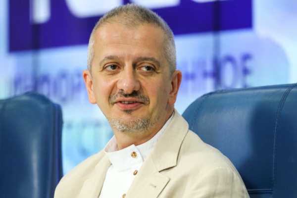 Минкульт поставил точку в споре о Школе-студии МХАТ: Богомолов остается?