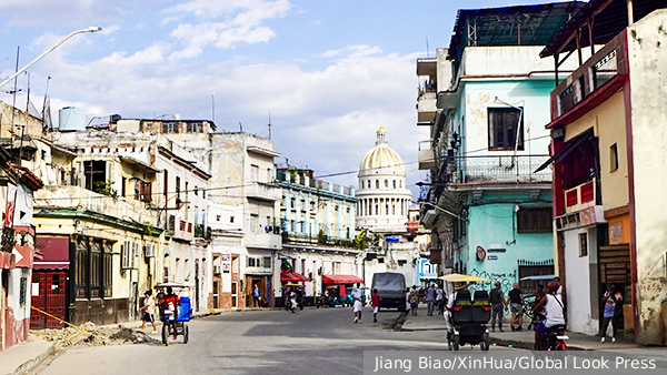 Лукашенко похвалил решение Пугачевой стать матерью в 64 года