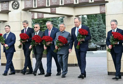 Главы МИД стран ОДКБ возложили цветы к Вечному огню в парке Победы