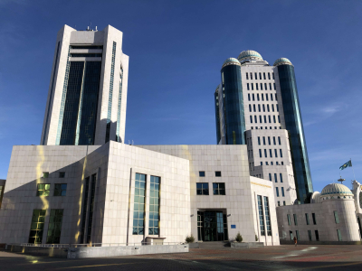 Усиление прав судей в Казахстане: законодательные поправки рассмотрели в Парламенте