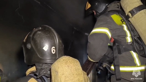 136 человек эвакуировали из казанской больницы из-за пожара в строящемся корпусе