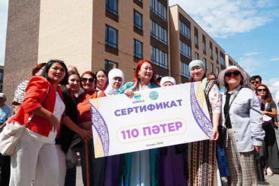 Подарок в честь Дня города: очередники в Косшы получили ключи от квартир