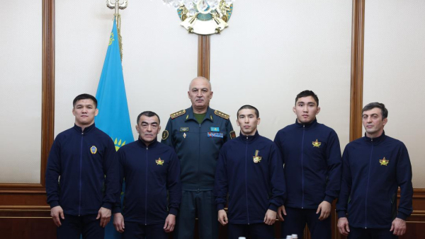 Министр обороны поздравил победителей чемпионата мира по борьбе среди военнослужащих