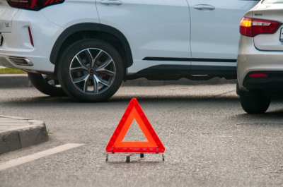 Ребенка с матерью спасли из тонущей машины в Махачкале: подробности происшествия