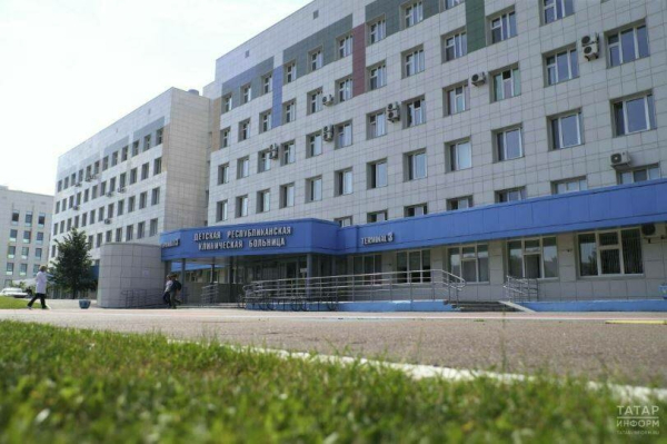 15 литр кан, 5 операция, 25 көн: Татарстан табиблары агрессив раклы малайны коткарган