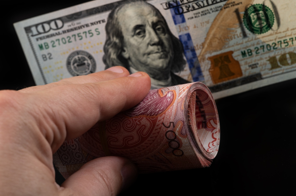 Курс доллара к тенге: консолидация у нижних годовых уровней