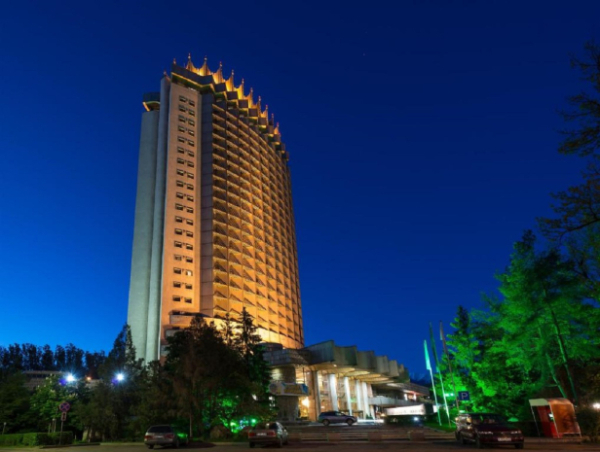 На собственника гостиницы «Казахстан» акимат Алматы подал в суд после скандала в соцсетях