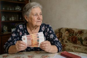 Работающим пенсионерам раскрыли, как они могут получить минимум 10 800 рублей ежемесячно