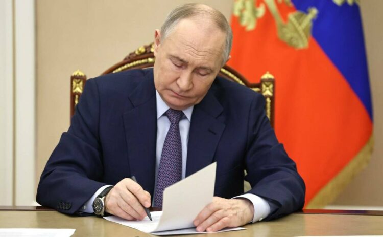 За три недели россияне открыли 200 тысяч кошельков для цифровых рублей — сообщила глава ЦБ Эльвира Набиуллина