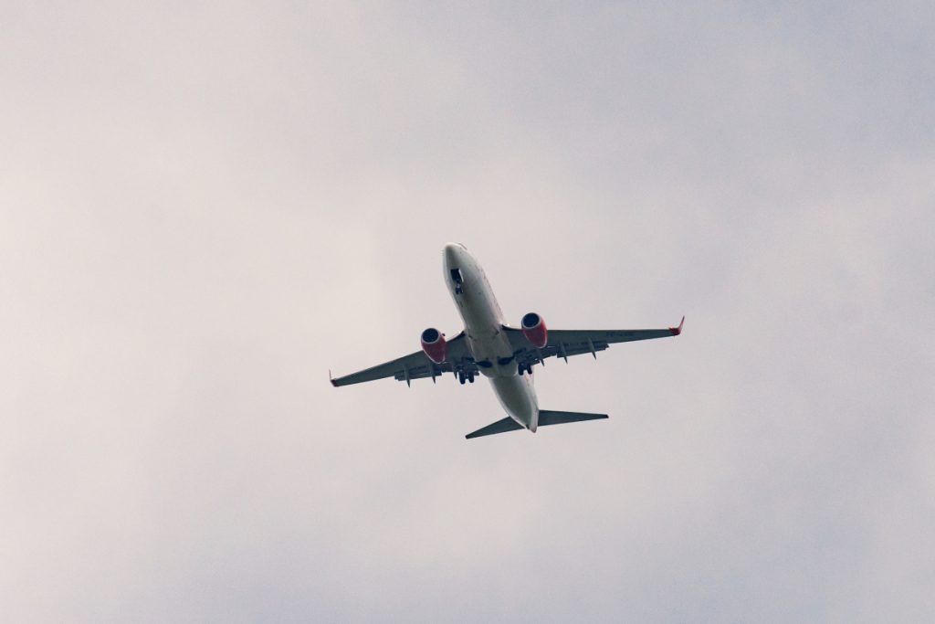 СМИ: Самолет FlyDubai могли посадить оказавшиеся на борту русский и украинский пилоты