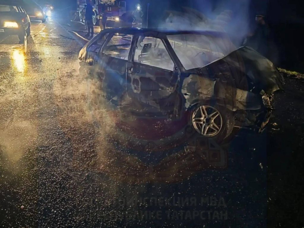 В Сармановском районе ВАЗ столкнулся с «Ладой» и загорелся — водитель погиб