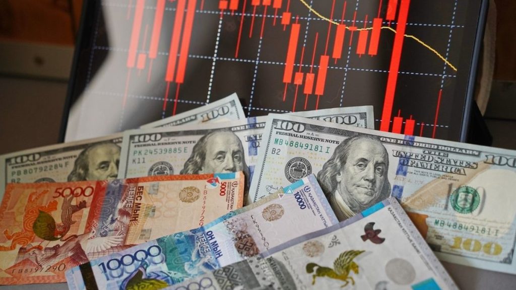 Доллар взлетел сразу на 5 тенге на торгах в Казахстане