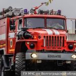 Многоквартирный дом загорелся в Волгограде в результате атаки БПЛА