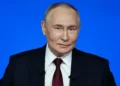 Лукашенко рассказал, за что Путин похвалил белорусов