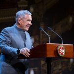 «Ваши уроки ведут по жизни»: Минниханов поздравил педагогов Татарстана с Днем учителя