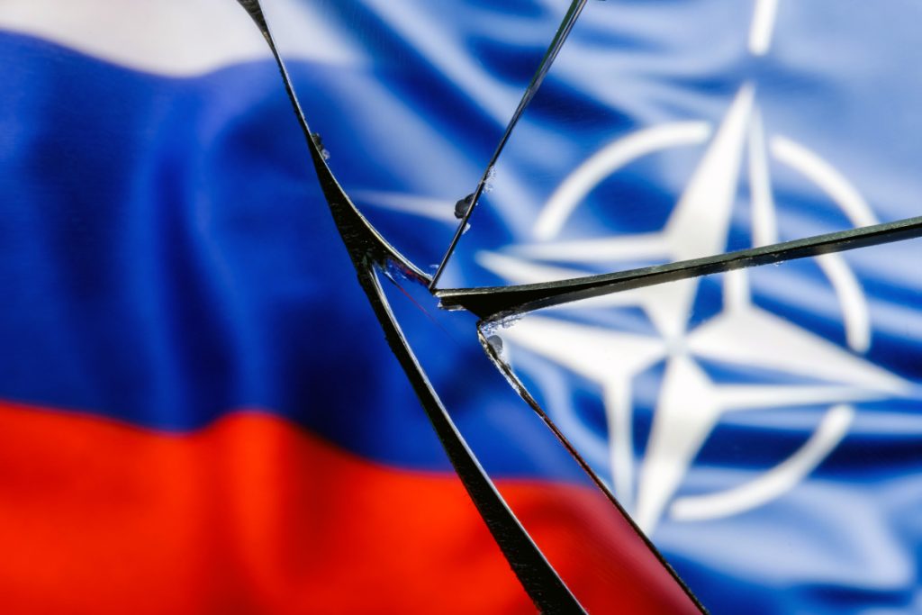Главком НАТО в Европе представил стратегию альянса на случай нападения России