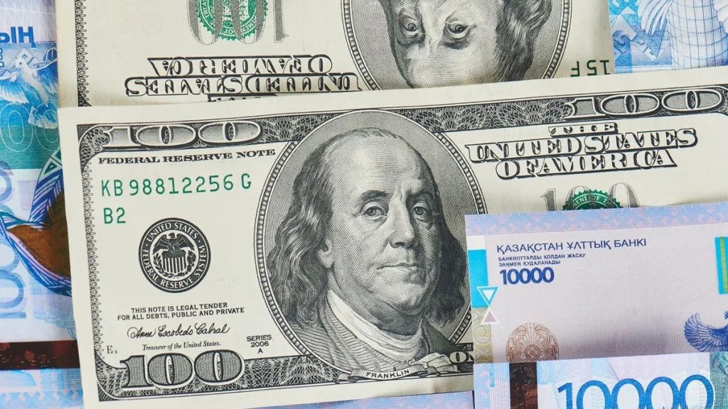 Доллар уже не по 500 тенге: экономисты резко пересмотрели прогноз на октябрь